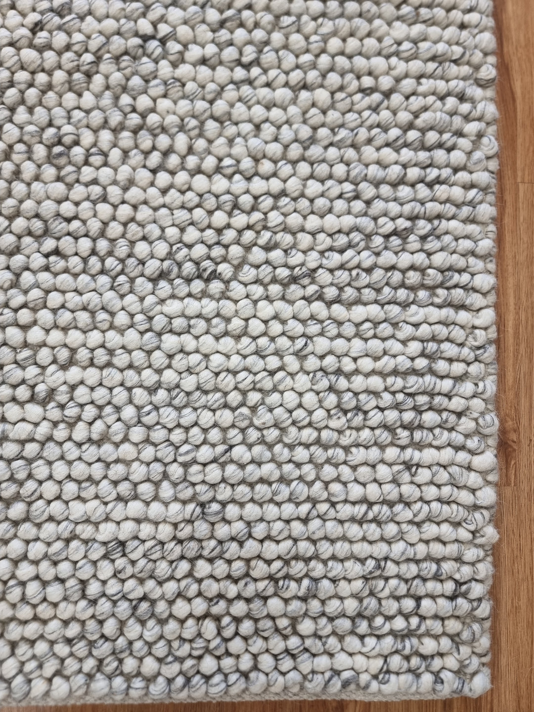 Pebbles Pure wool Oyster Floor Rug