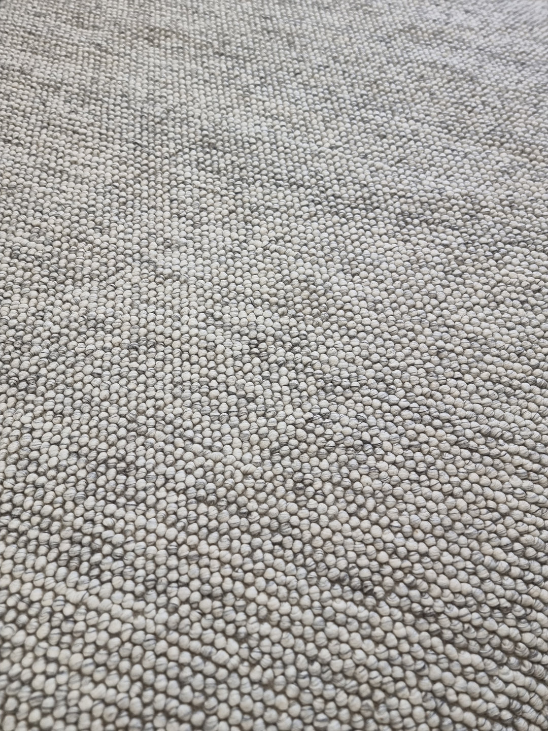 Pebbles Pure wool Oyster Floor Rug