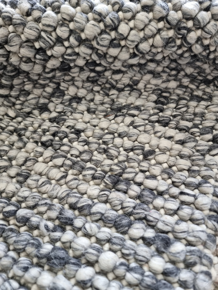 PEBBLY Flint Storm Grey