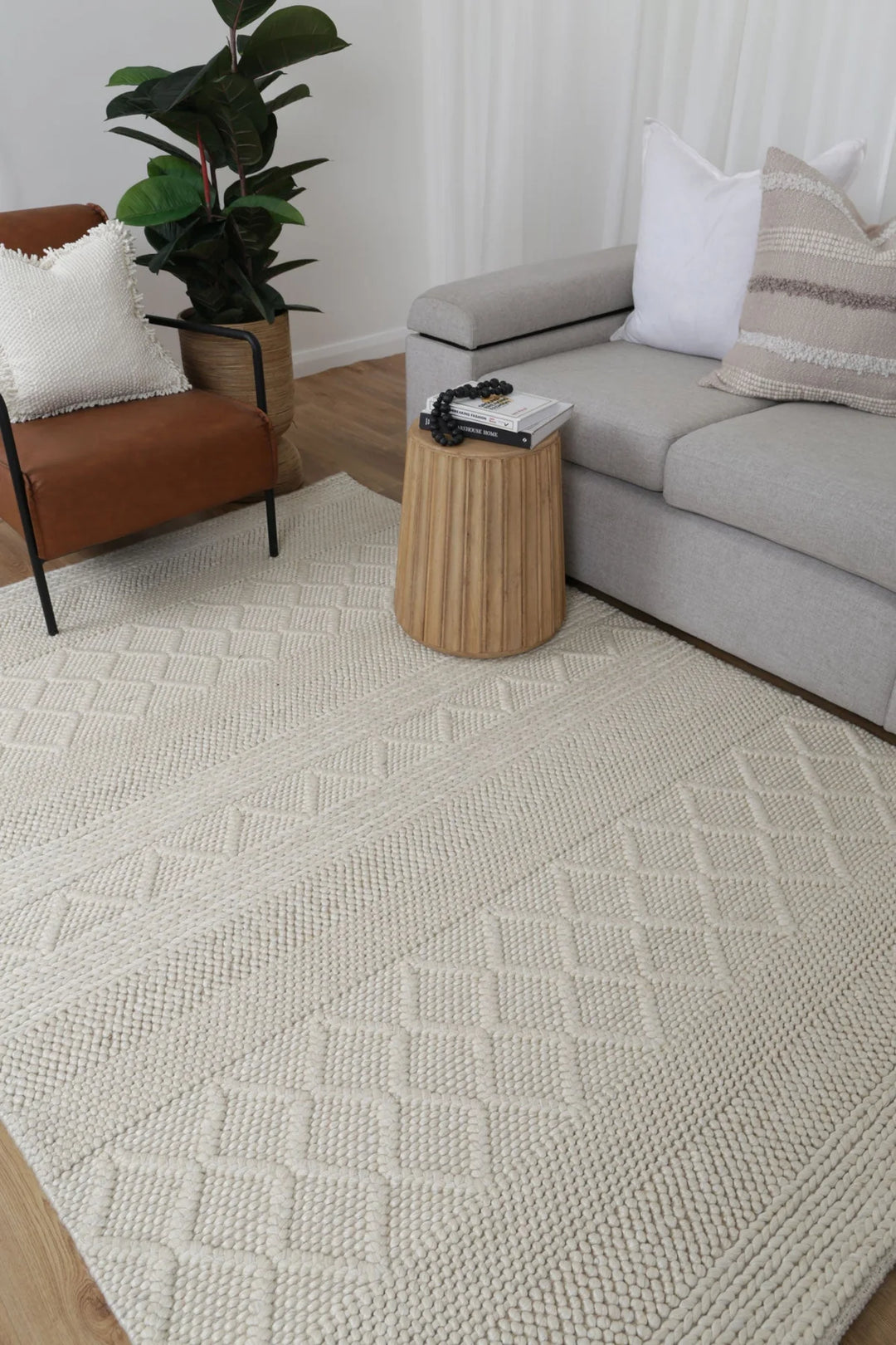 BRAZIL HAND WOVERN IVORY FLOOR RUG