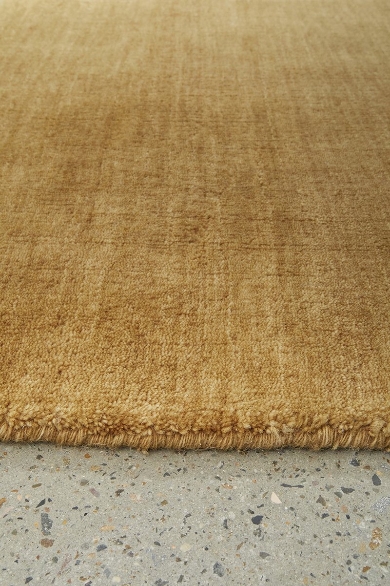 KINSHIP HONEY HAND WOVEN WOOL FLOOR RUG