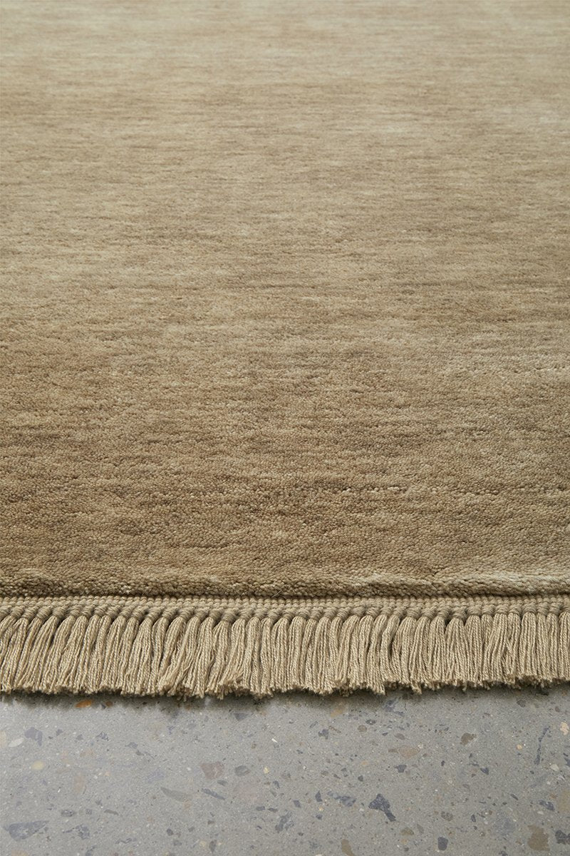 KINSHIP OYSTER HAND WOVEN WOOL FLOOR RUG
