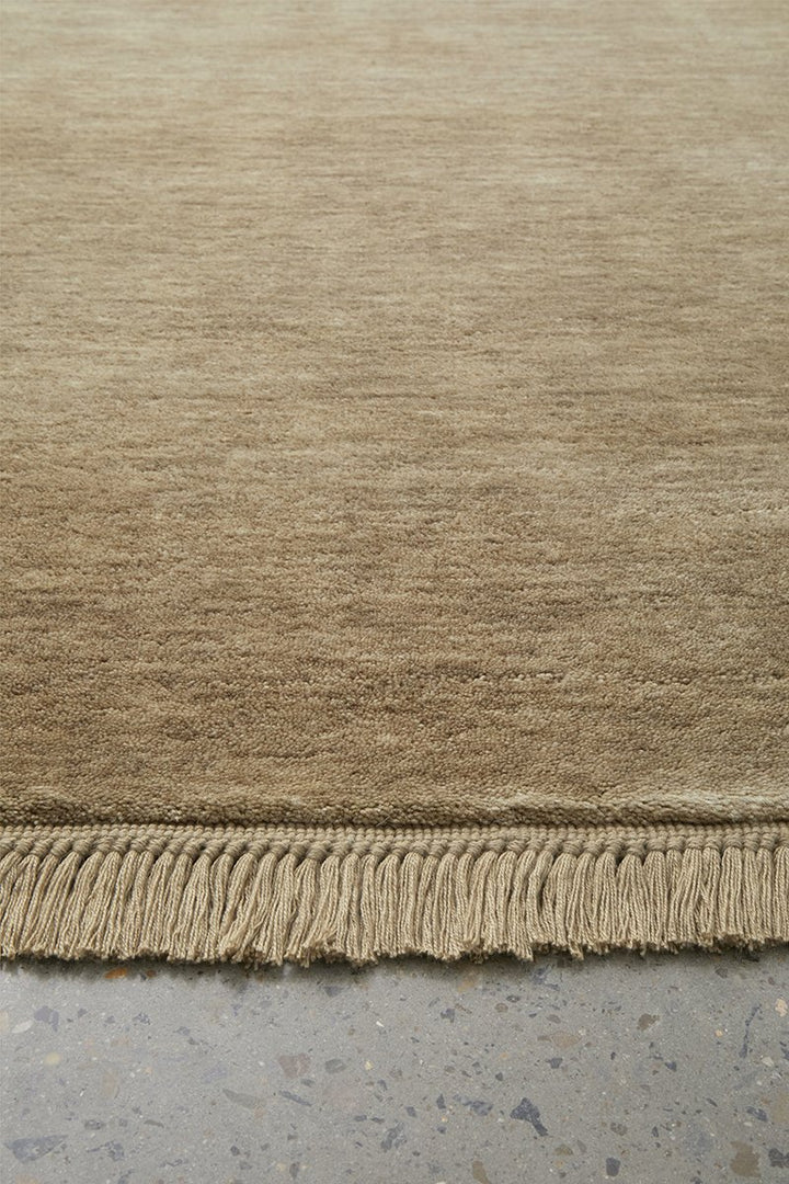 KINSHIP OYSTER HAND WOVEN WOOL FLOOR RUG