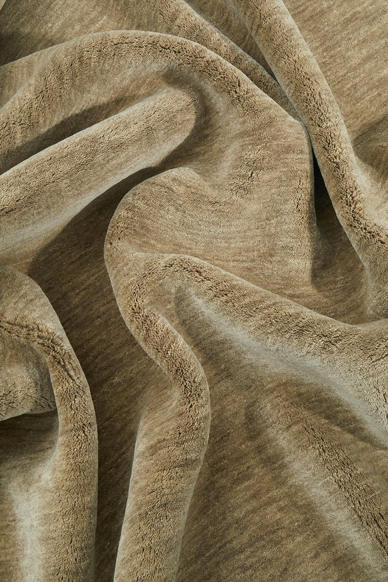 KINSHIP OYSTER HAND WOVEN WOOL FLOOR RUG