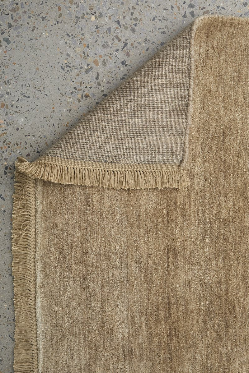 KINSHIP OYSTER HAND WOVEN WOOL FLOOR RUG