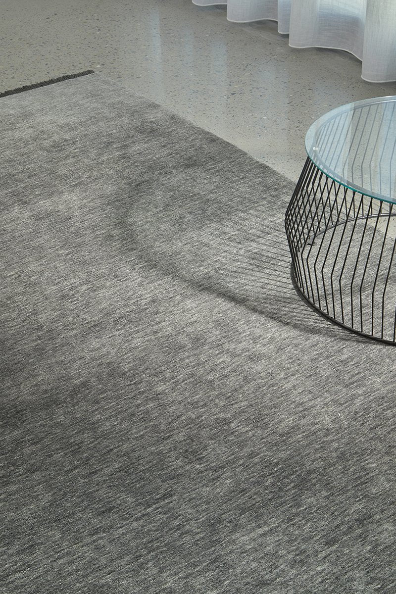 KINSHIP SEAL GREY HAND WOVEN WOOL FLOOR RUG
