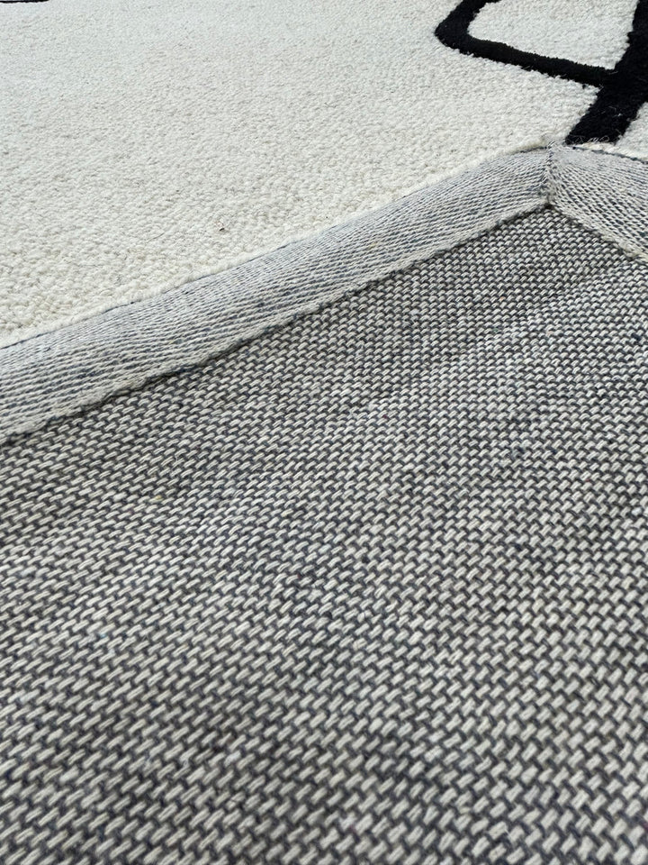 Fabien Flow Floor Rug Black