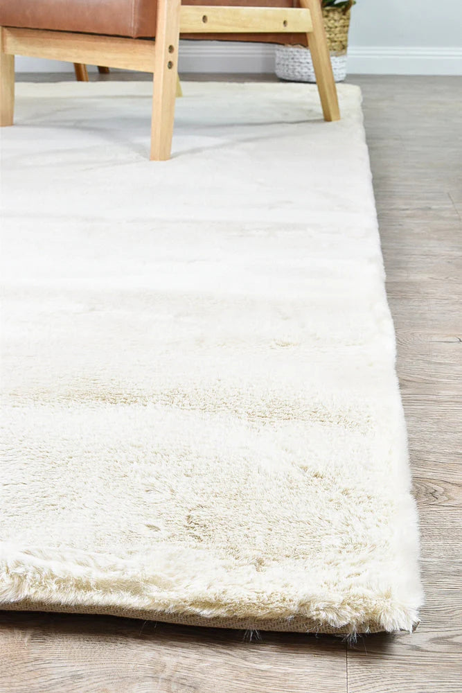 Pony SOFT TO TOUCH CREME FLOOR RUG