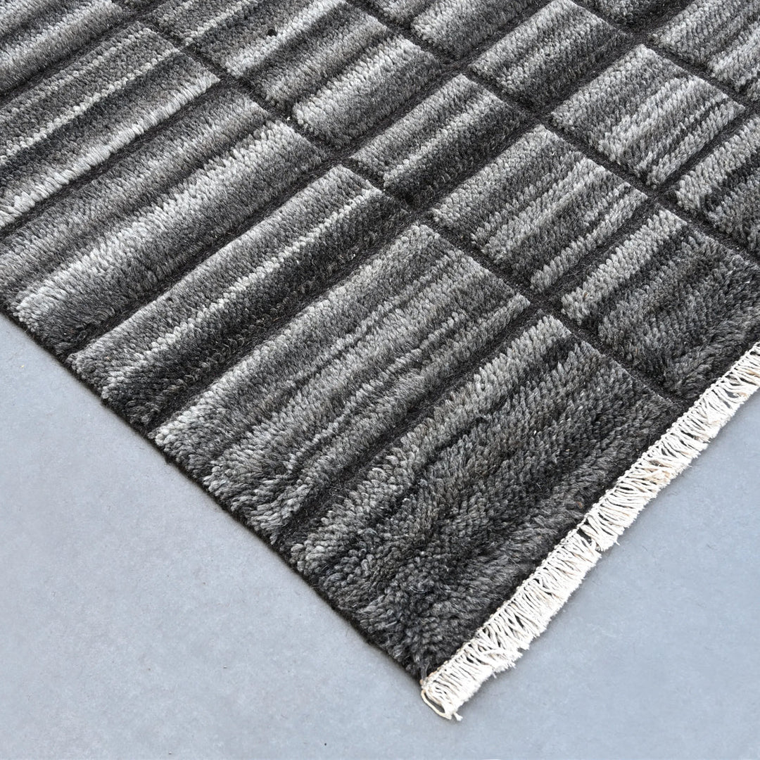 Chisel Wool Rug (Noir)