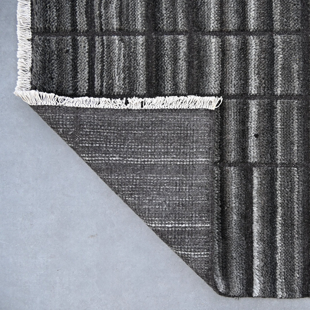 Chisel Wool Rug (Noir)