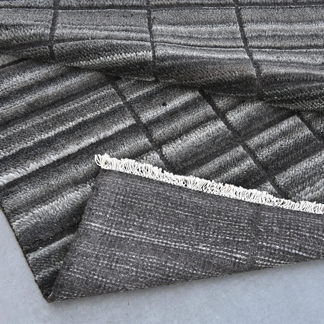 Chisel Wool Rug (Noir)