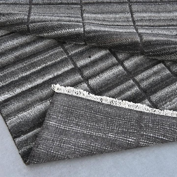 Chisel Wool Rug (Noir)