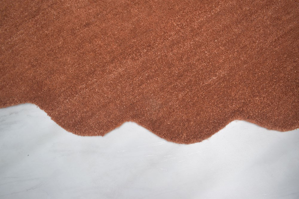 SCALLOPED RUST HAND TUFTED FLOOR RUG