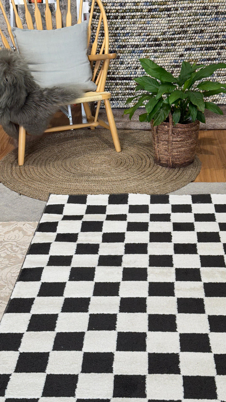 ISOLA BLACK AND WHITE EASY CARE FLOOR RUG