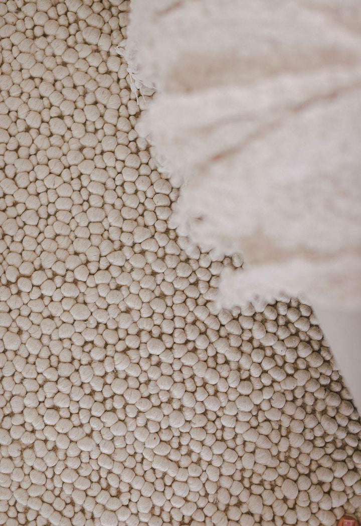 Fish Eye Pebbles white/ Ivory Pure Wool hand woven floor rug